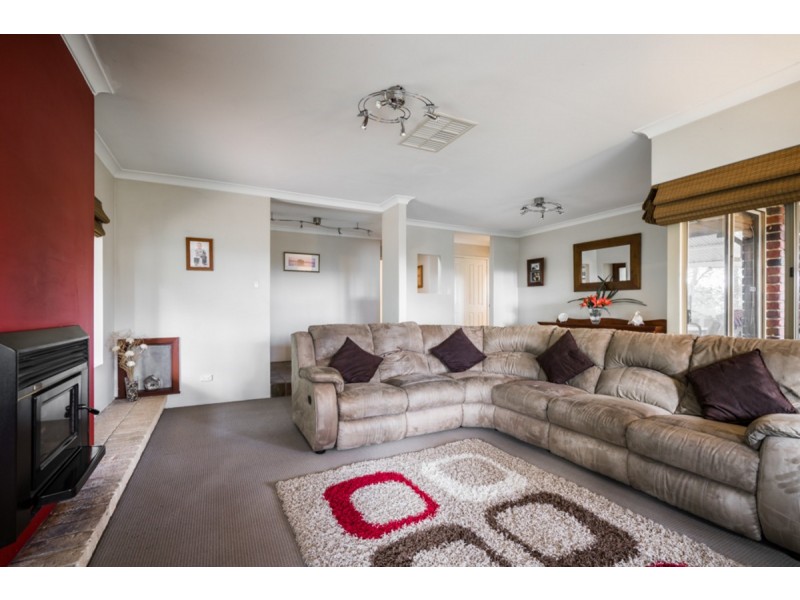 11 Mann Place, Roleystone WA 6111