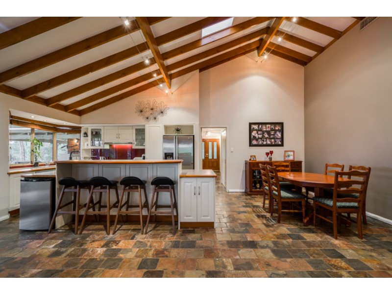 11 Mann Place, Roleystone WA 6111