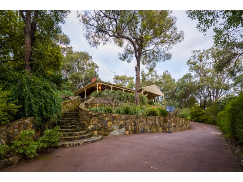 11 Mann Place, Roleystone WA 6111