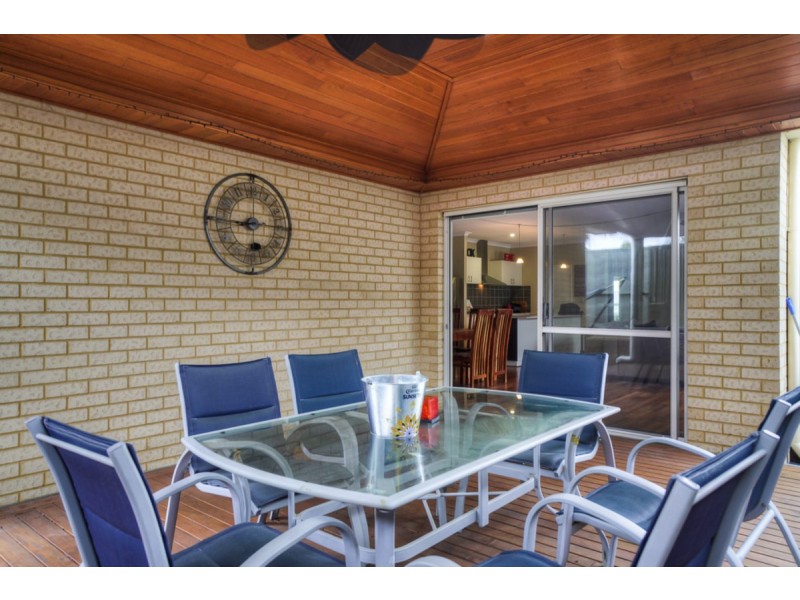 12 Barrington Avenue, Champion Lakes WA 6111