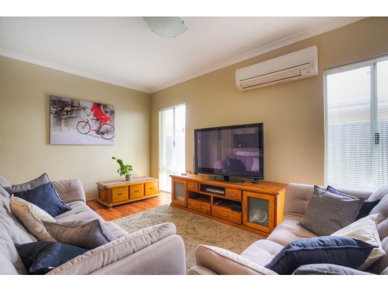 12 Barrington Avenue, Champion Lakes WA 6111