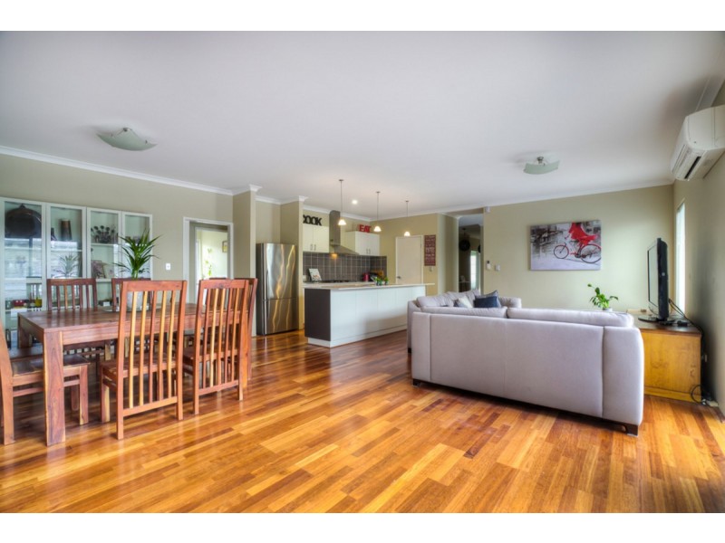 12 Barrington Avenue, Champion Lakes WA 6111