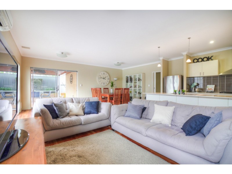 12 Barrington Avenue, Champion Lakes WA 6111