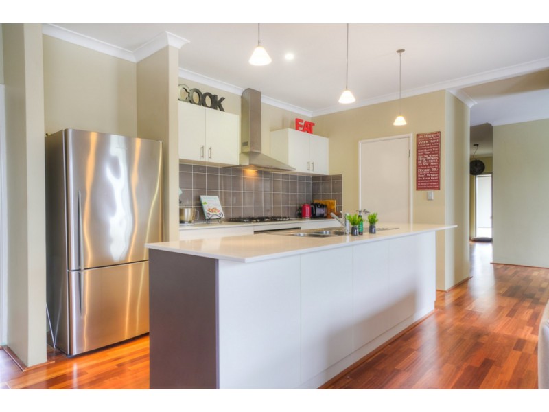 12 Barrington Avenue, Champion Lakes WA 6111