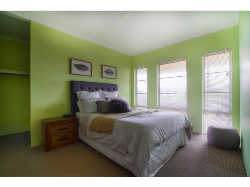 12 Barrington Avenue, Champion Lakes WA 6111