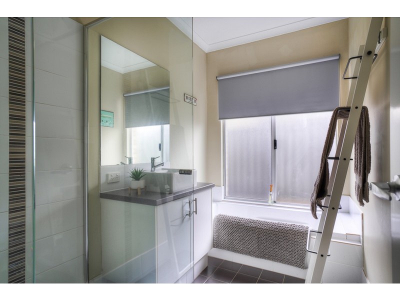 12 Barrington Avenue, Champion Lakes WA 6111