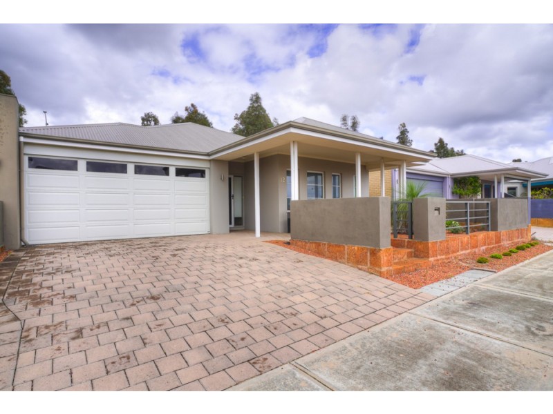 12 Barrington Avenue, Champion Lakes WA 6111