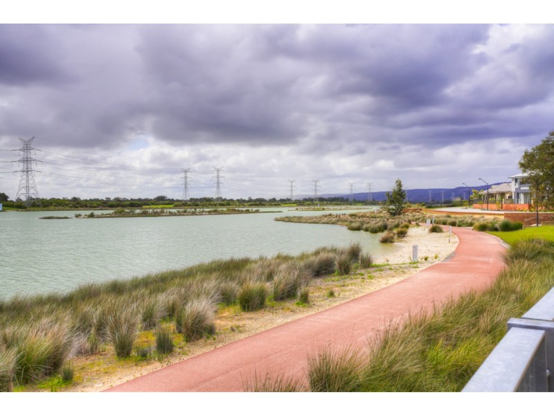 12 Barrington Avenue, Champion Lakes WA 6111