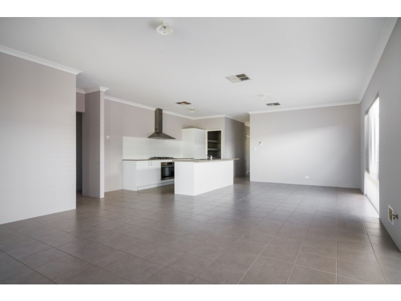 15 Bellas Circuit, Piara Waters WA 6112