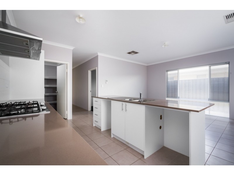 15 Bellas Circuit, Piara Waters WA 6112