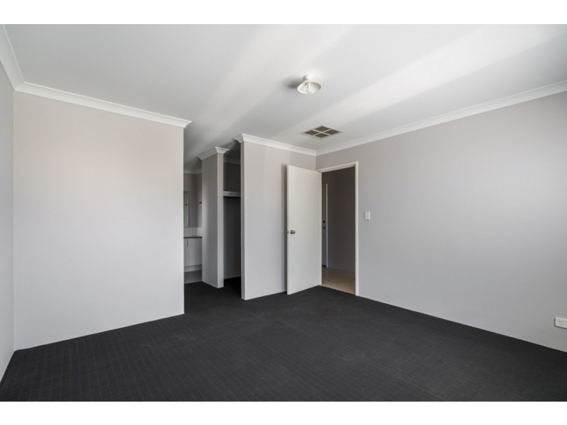 15 Bellas Circuit, Piara Waters WA 6112