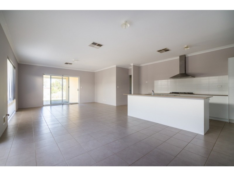 15 Bellas Circuit, Piara Waters WA 6112