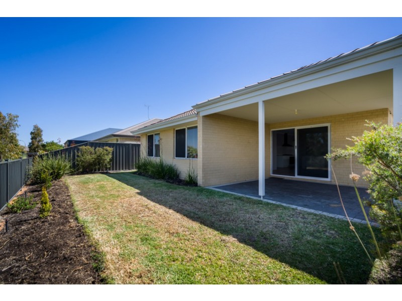 15 Bellas Circuit, Piara Waters WA 6112