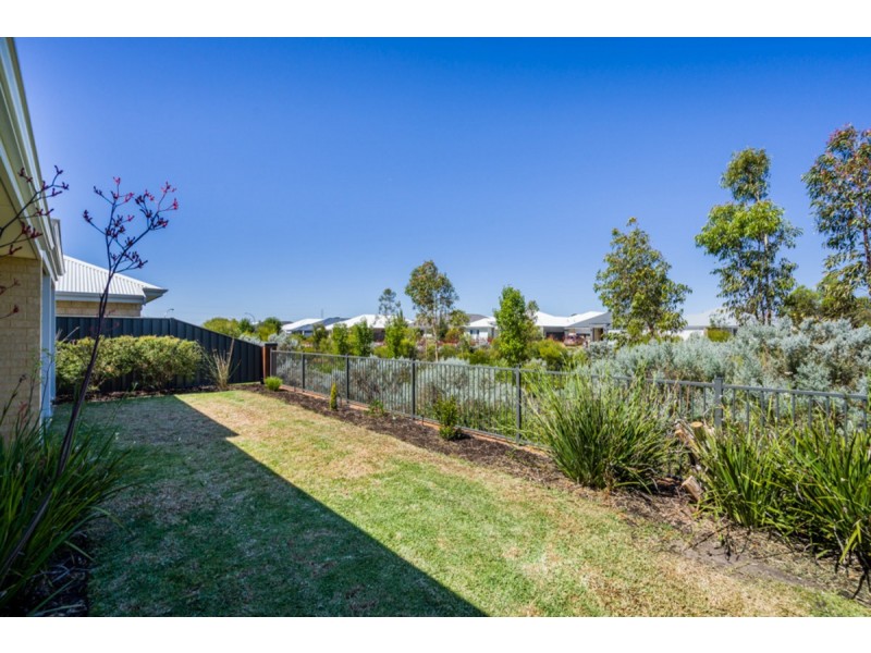 15 Bellas Circuit, Piara Waters WA 6112