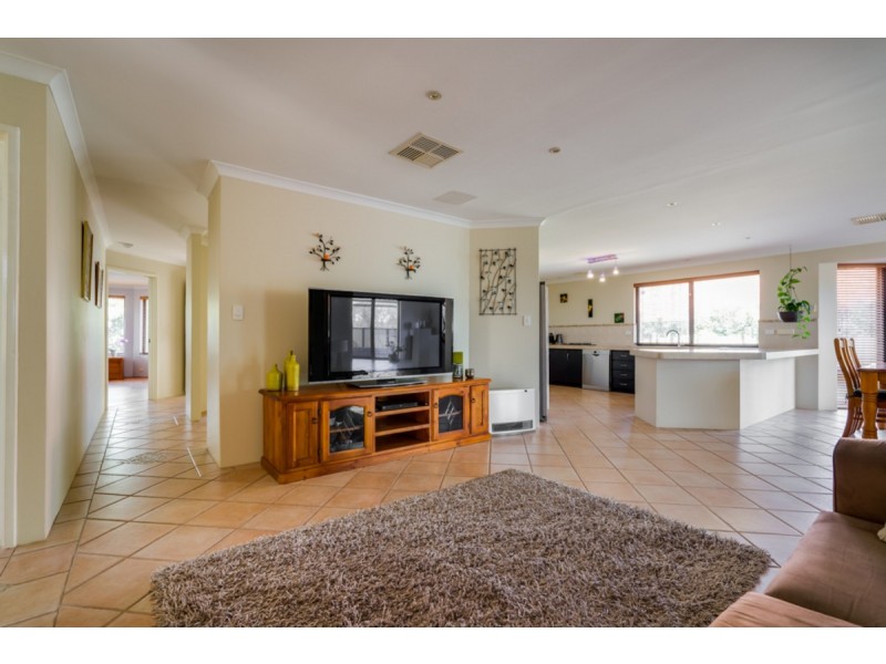 24 Connell Avenue, Kelmscott WA 6111