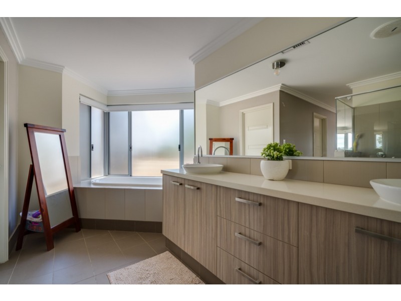 20 Paull View, Bedfordale WA 6112