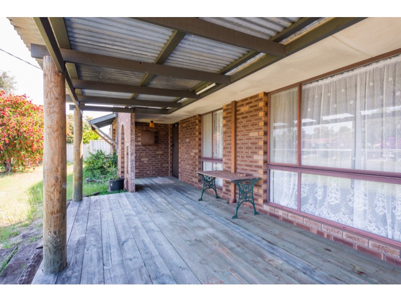 13 Becket Court, Camillo WA 6111