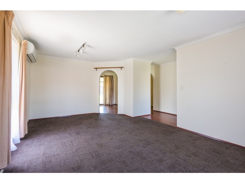 13 Becket Court, Camillo WA 6111