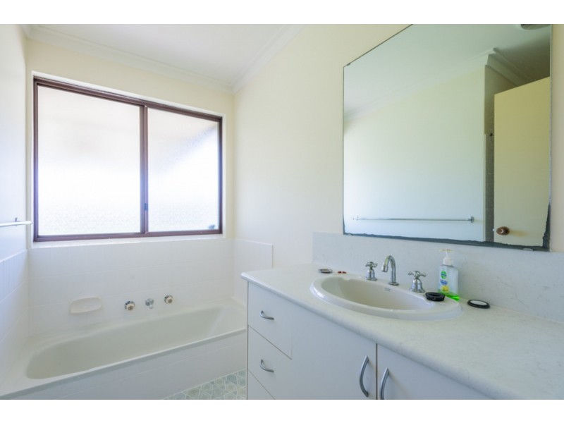 13 Becket Court, Camillo WA 6111