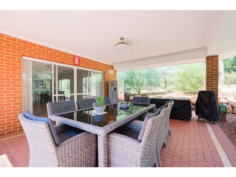 1 Costata Cove, Roleystone WA 6111