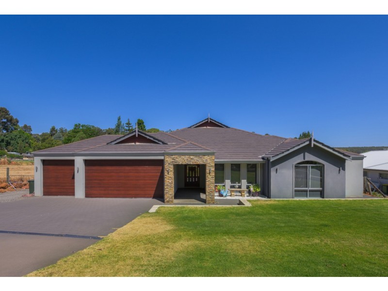 22 Maclean Street, Roleystone WA 6111