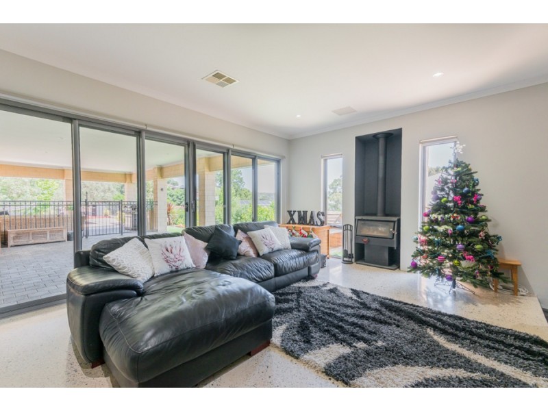 22 Maclean Street, Roleystone WA 6111