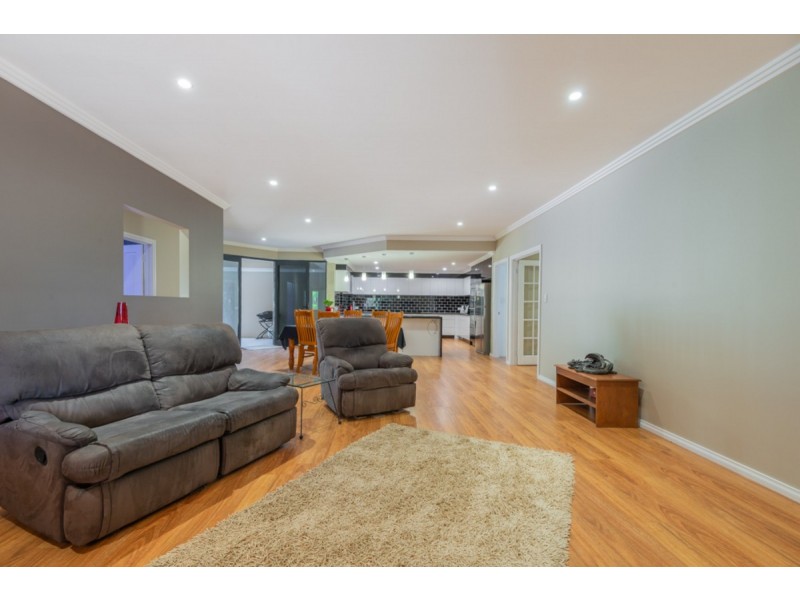 38 Equestrian Avenue, Bedfordale WA 6112