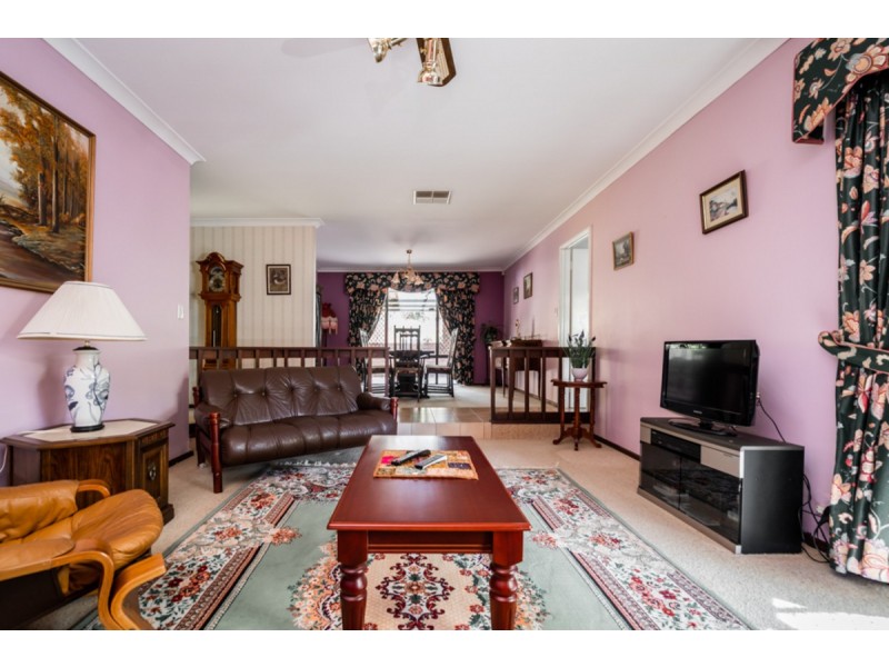 6 Topaz Court, Mount Richon WA 6112