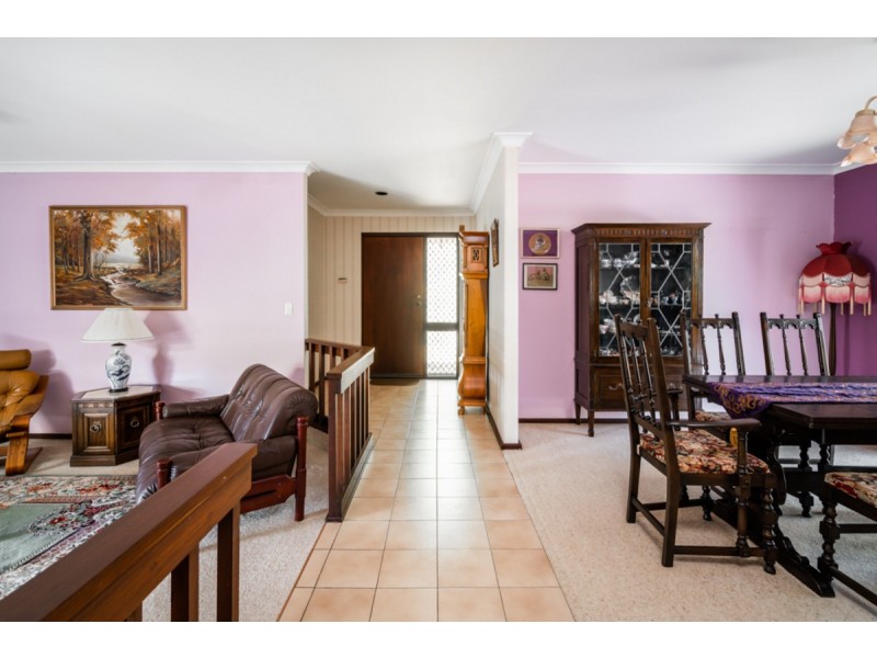 6 Topaz Court, Mount Richon WA 6112