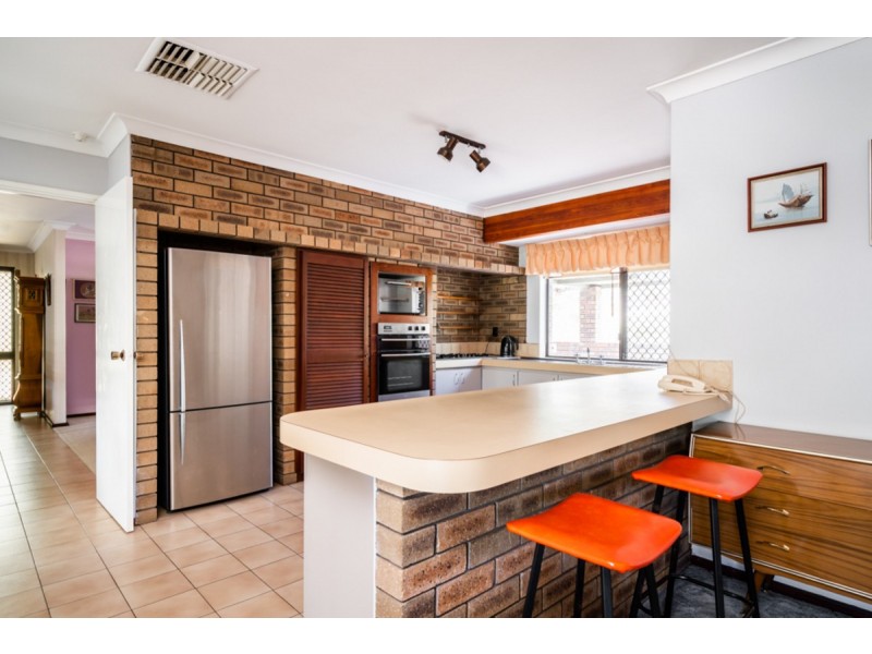 6 Topaz Court, Mount Richon WA 6112