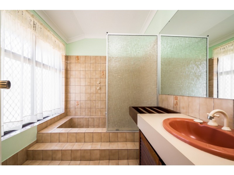 6 Topaz Court, Mount Richon WA 6112