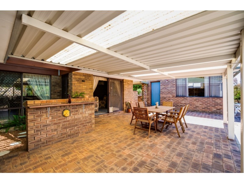 6 Topaz Court, Mount Richon WA 6112