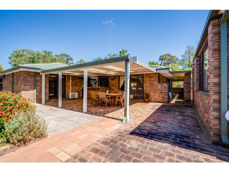 6 Topaz Court, Mount Richon WA 6112