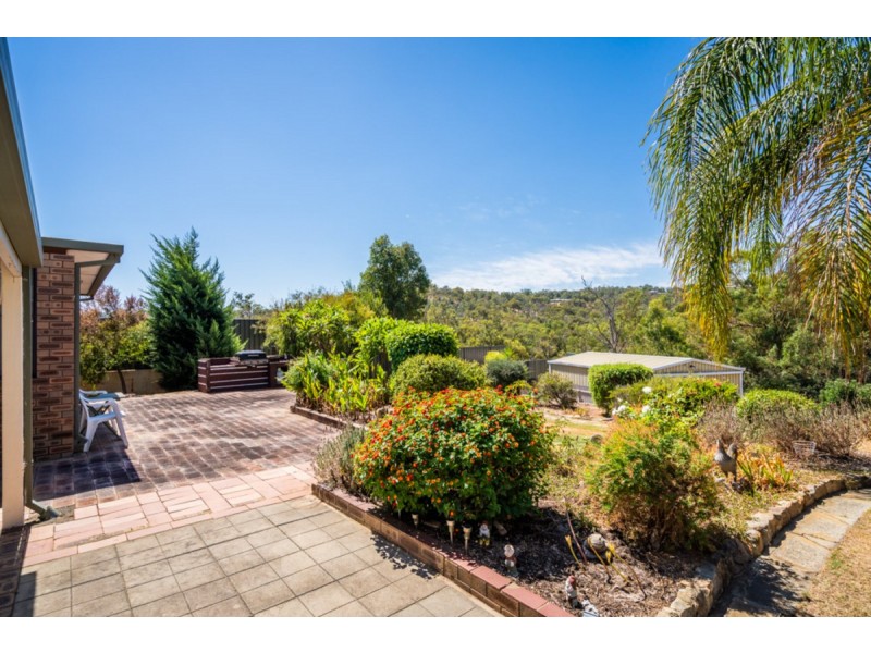 6 Topaz Court, Mount Richon WA 6112