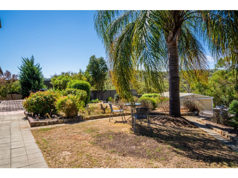 6 Topaz Court, Mount Richon WA 6112