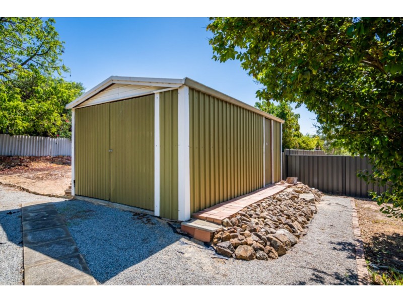 6 Topaz Court, Mount Richon WA 6112