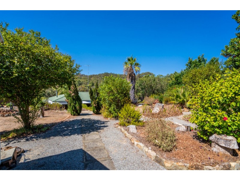 6 Topaz Court, Mount Richon WA 6112