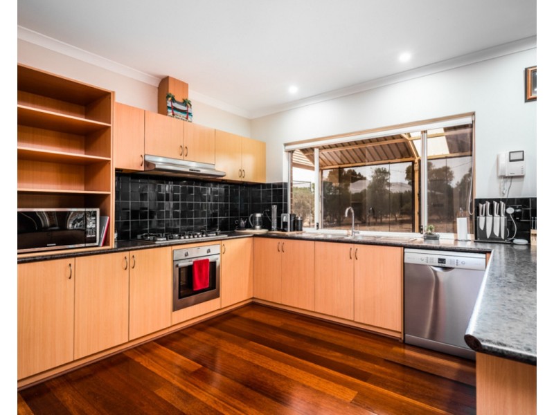 16 Arania Place, Bedfordale WA 6112