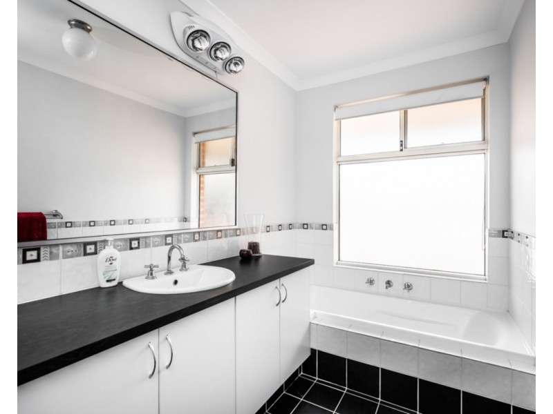 16 Arania Place, Bedfordale WA 6112