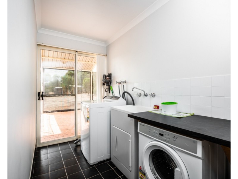 16 Arania Place, Bedfordale WA 6112