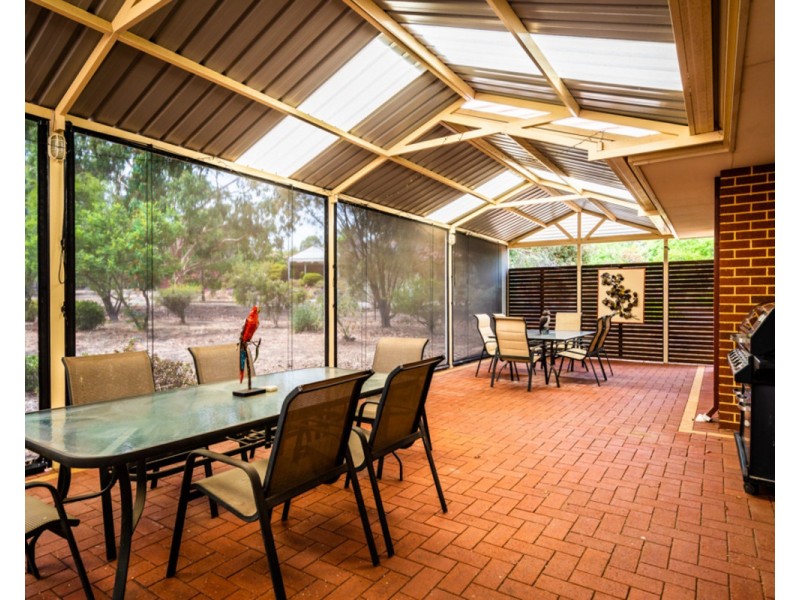 16 Arania Place, Bedfordale WA 6112