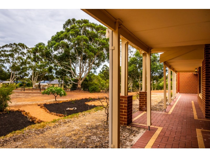 16 Arania Place, Bedfordale WA 6112