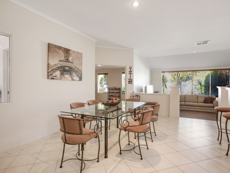 6 Rushmore Avenue, Canning Vale WA 6155