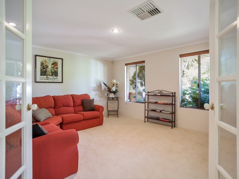 6 Rushmore Avenue, Canning Vale WA 6155