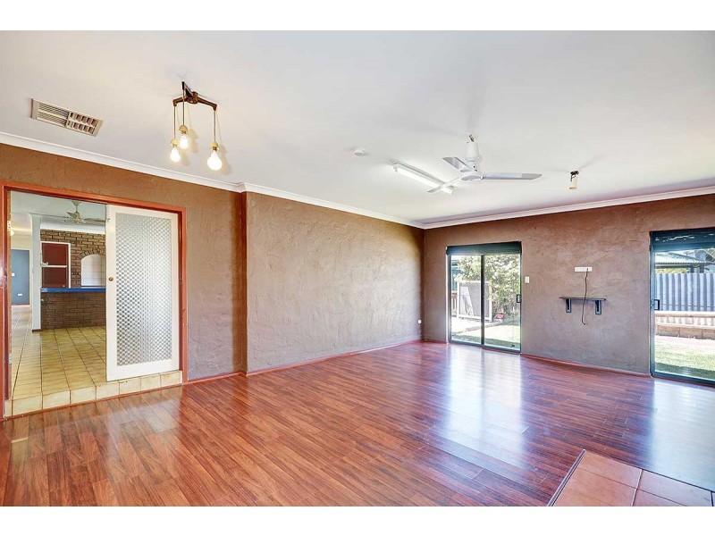 103 Grovelands Drive, Camillo WA 6111