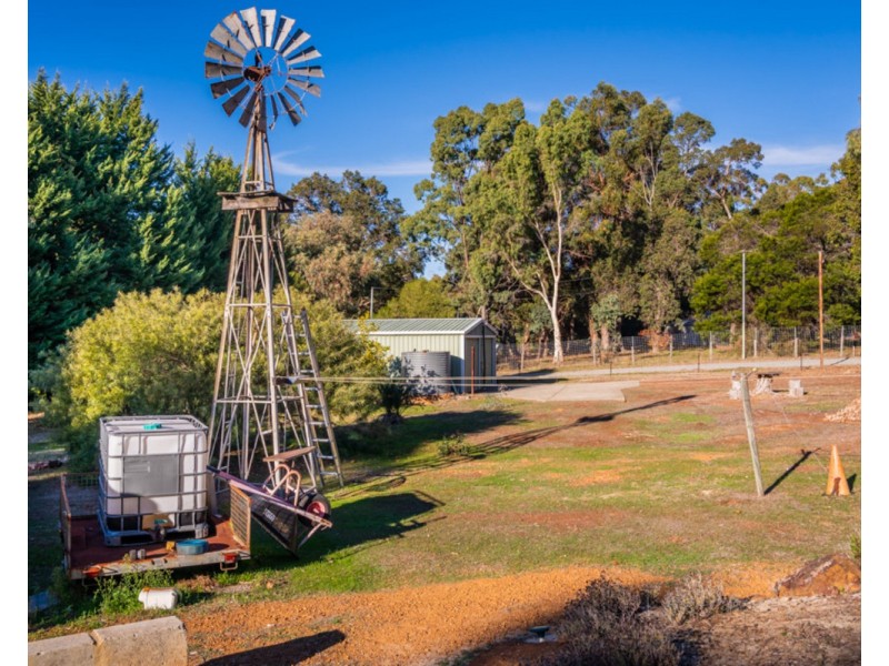 21 Wallangarra Drive, Bedfordale WA 6112