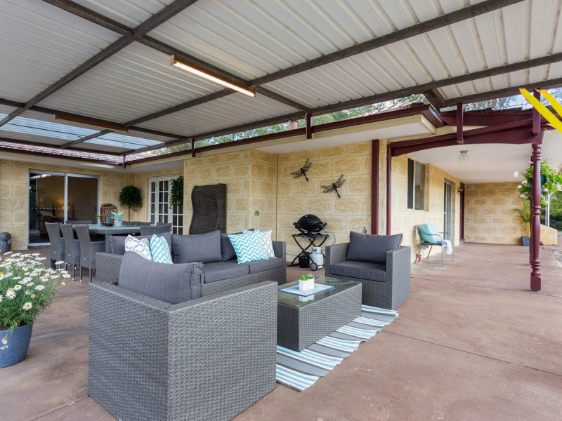 9 Wallangarra Drive, Bedfordale WA 6112