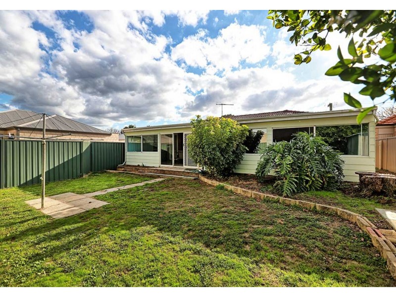 17a Robin Hood Avenue, Armadale WA 6112