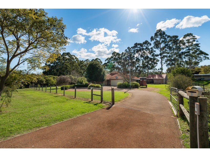 1 Cartland Court, Bedfordale WA 6112