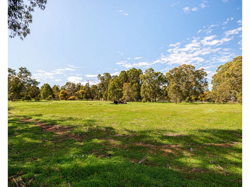 688 Albany Highway, Bedfordale WA 6112